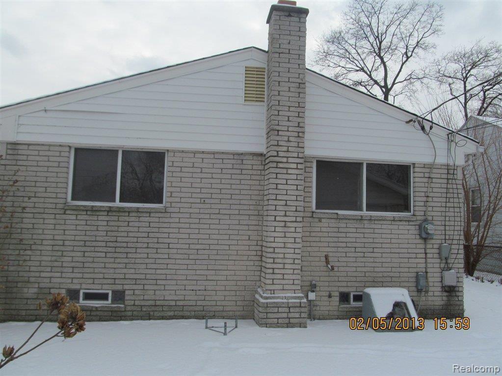 16831 Stephens Road Eastpointe, MI 48021 - Photo 6 of 13 stephens 006.jpg