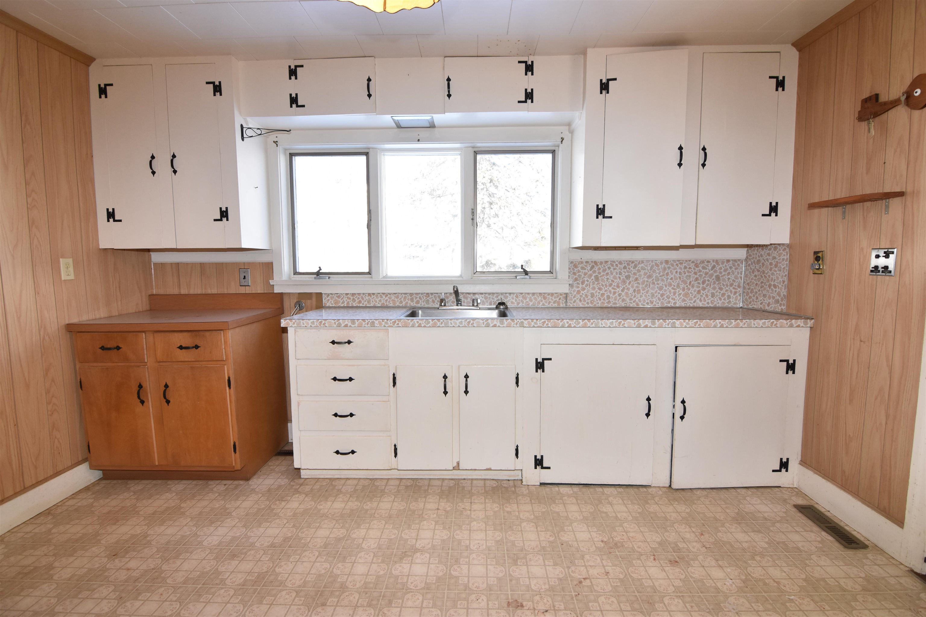 49 Clark Avenue Brattleboro, VT 05301 - Photo 11 of 45