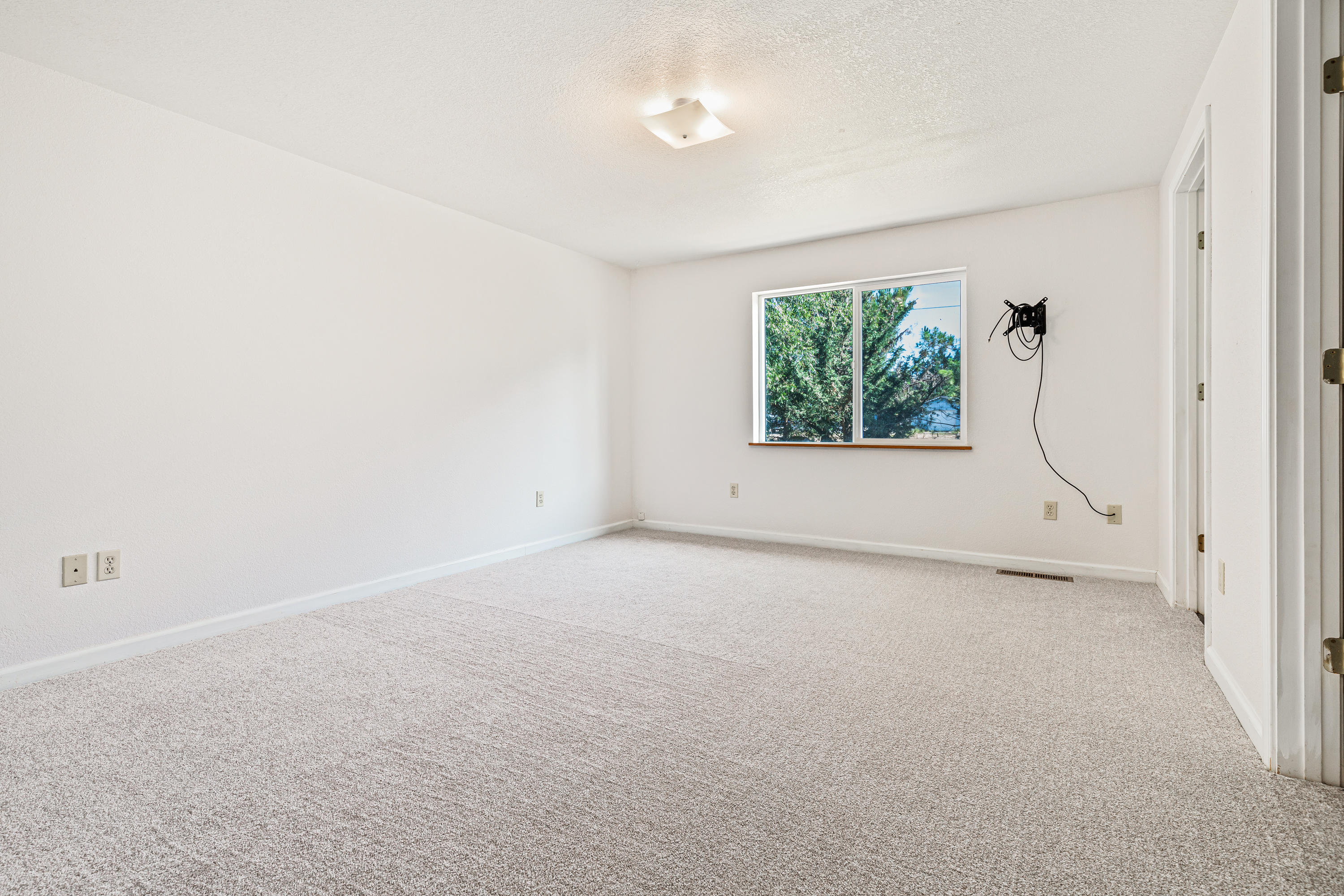 6745 North Applegate Road Grants Pass, OR 97527 - Photo 36 of 82 9R9A9374