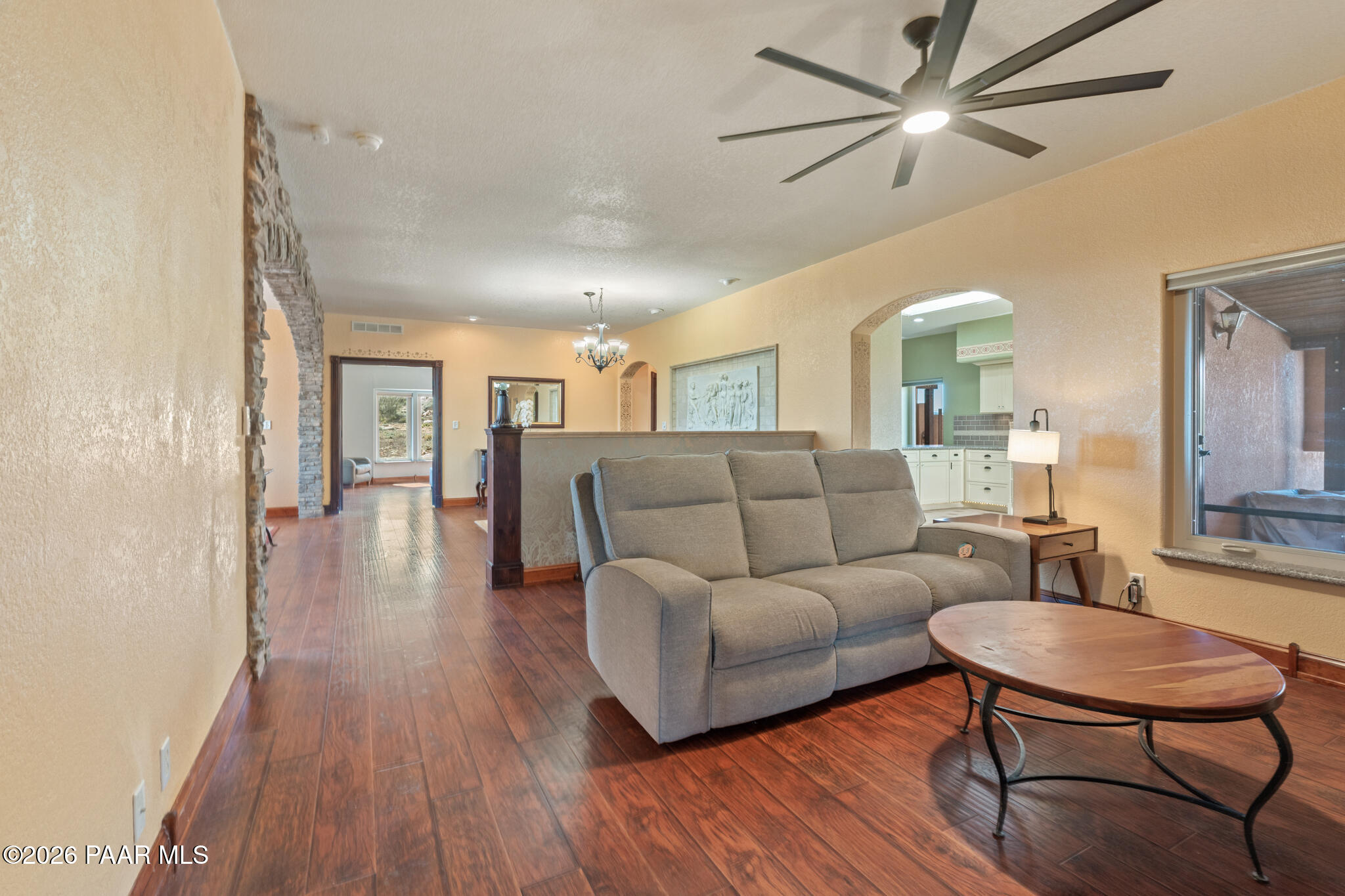 645 North Ambassador Road Dewey, AZ 86327 - Photo 8 of 55 Family Room - 645 Ambassador