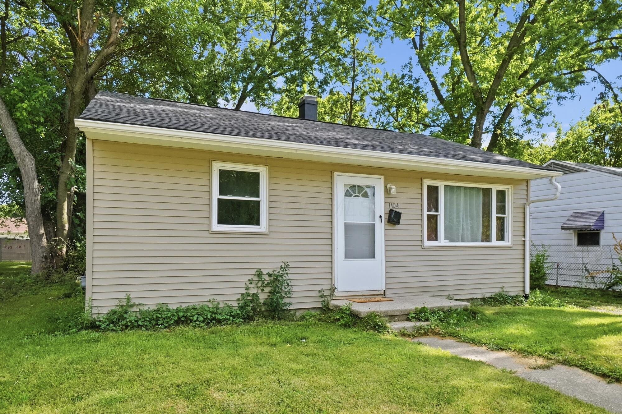 1104 Russell Avenue Springfield, OH 45506 - Photo 3 of 24