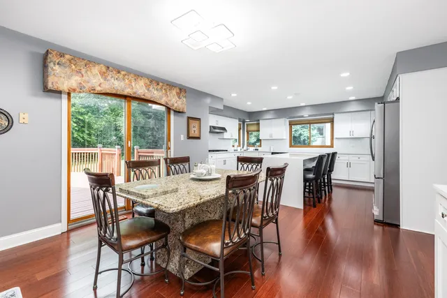 $997,500 | 6722 Sweetbriar Lane, Darien, IL 60561