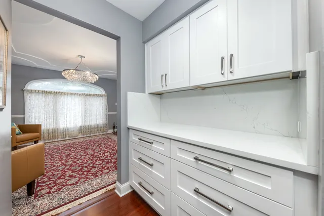 $997,500 | 6722 Sweetbriar Lane, Darien, IL 60561