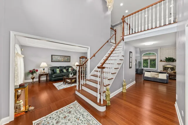 $997,500 | 6722 Sweetbriar Lane, Darien, IL 60561