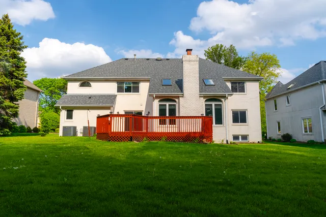 $997,500 | 6722 Sweetbriar Lane, Darien, IL 60561