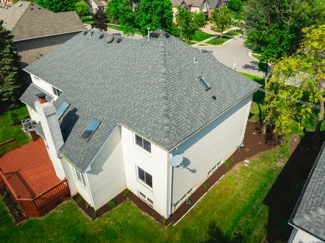 $997,500 | 6722 Sweetbriar Lane, Darien, IL 60561