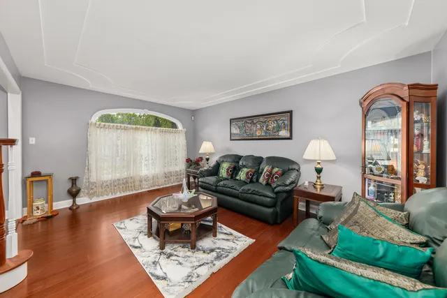 $997,500 | 6722 Sweetbriar Lane, Darien, IL 60561