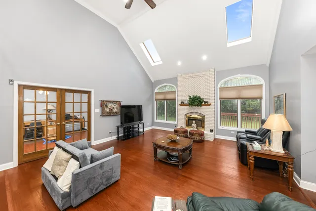 $997,500 | 6722 Sweetbriar Lane, Darien, IL 60561