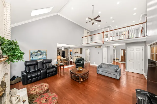 $997,500 | 6722 Sweetbriar Lane, Darien, IL 60561