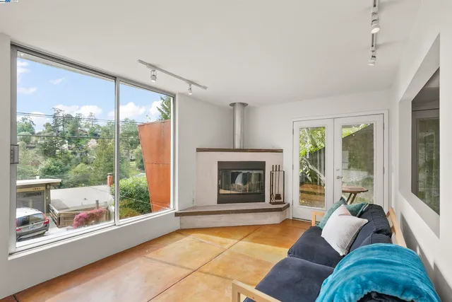 $1,098,000 | 1828 Arrowhead Drive, Oakland, CA 94611