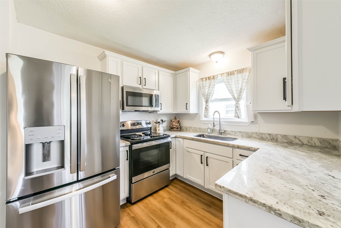 323 Coventry Lane Alvin, TX 77511 - Photo 11 of 37 a kitchen with stainless steel appliances granite countertop a refrigerator stove and sink