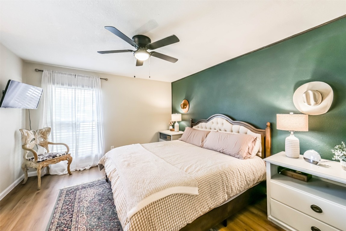 323 Coventry Lane Alvin, TX 77511 - Photo 21 of 37 a bedroom with a bed and window