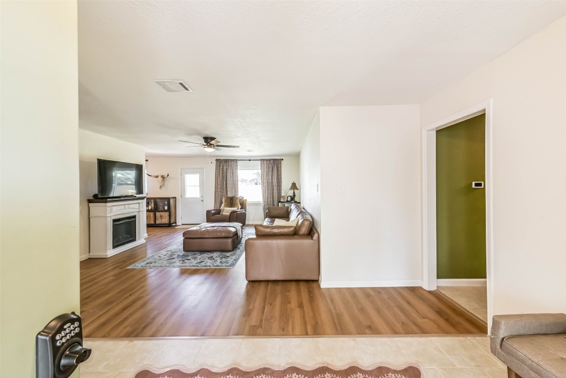 323 Coventry Lane Alvin, TX 77511 - Photo 5 of 37 a living room with furniture and a wooden floor