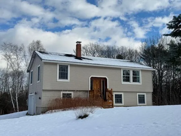 $289,000 | 31 Hillcrest Drive, Hermon, ME 04401