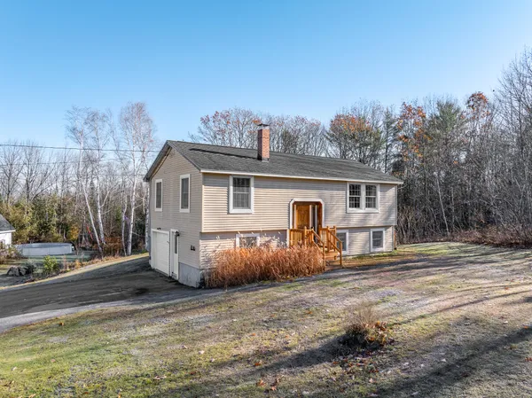 $289,000 | 31 Hillcrest Drive, Hermon, ME 04401