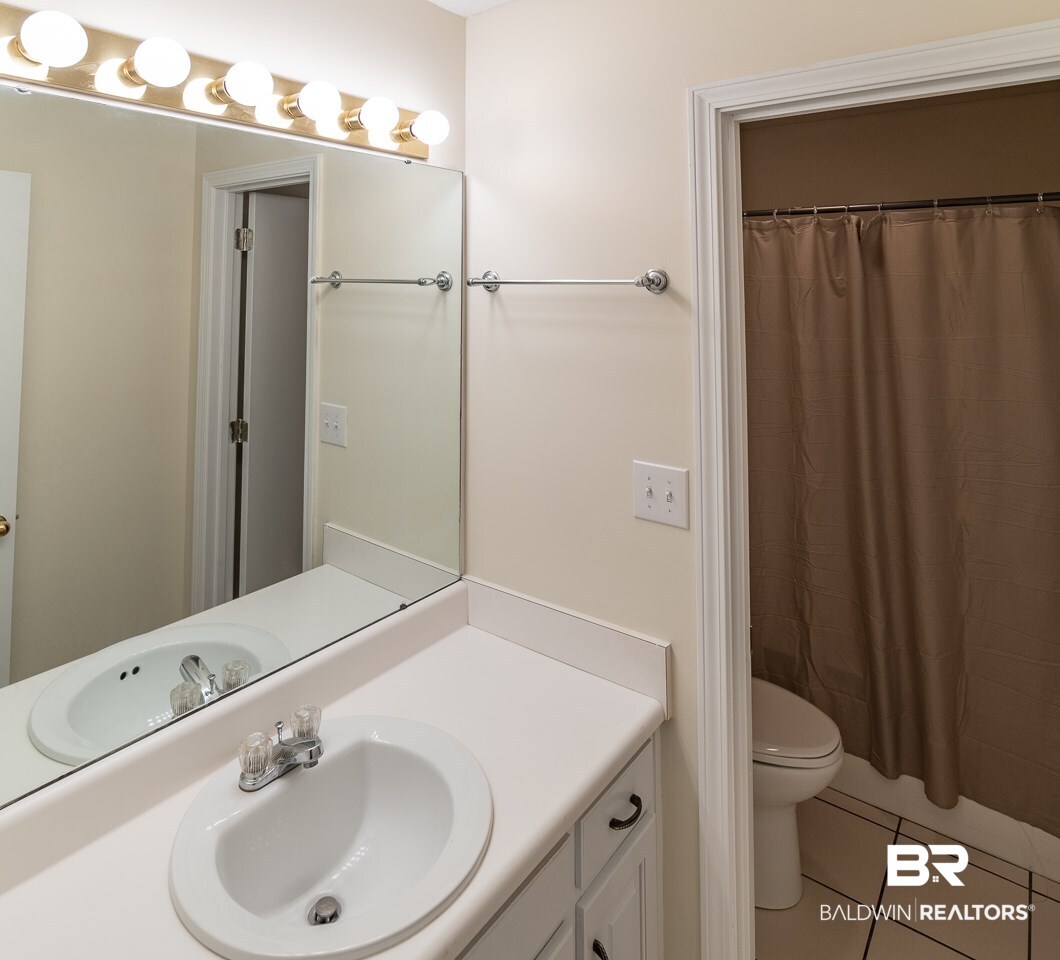 17460 Pandion Ridge, Unit C1 Fairhope, AL 36532 - Photo 20 of 25 Upstairs Bath