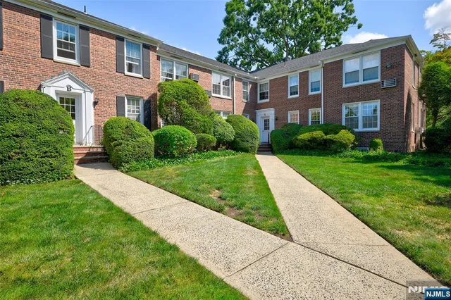 $2,300 | 101 Gates Avenue, Unit C003A, Montclair, NJ 07042
