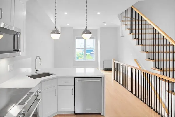 $4,150 | 174 Fisher Avenue, Unit B, Boston, MA 02120