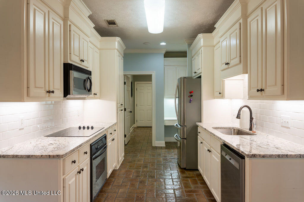 112 Susan Lane Brandon, MS 39042 - Photo 8 of 28 P1228479-HDR