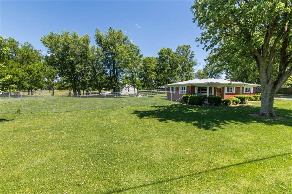 11638 North Division Road Fountaintown, IN 46130 - Photo 3 of 21