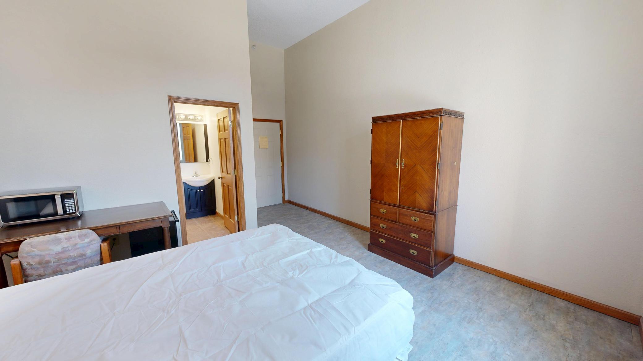 542 Benson Avenue Southwest, Unit DORM TYPE DWELLING Willmar, MN 56201 - Photo 3 of 13