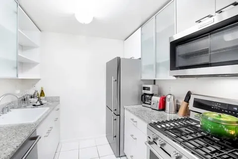 $7,425 | 180 West 20th Street, Unit 16E | Chelsea