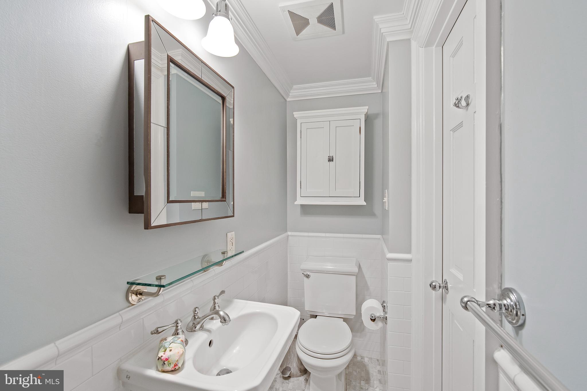 2011 Columbia Road Northwest, Unit 2 Washington, DC 20009 - Photo 25 of 28 Hall full bathroom