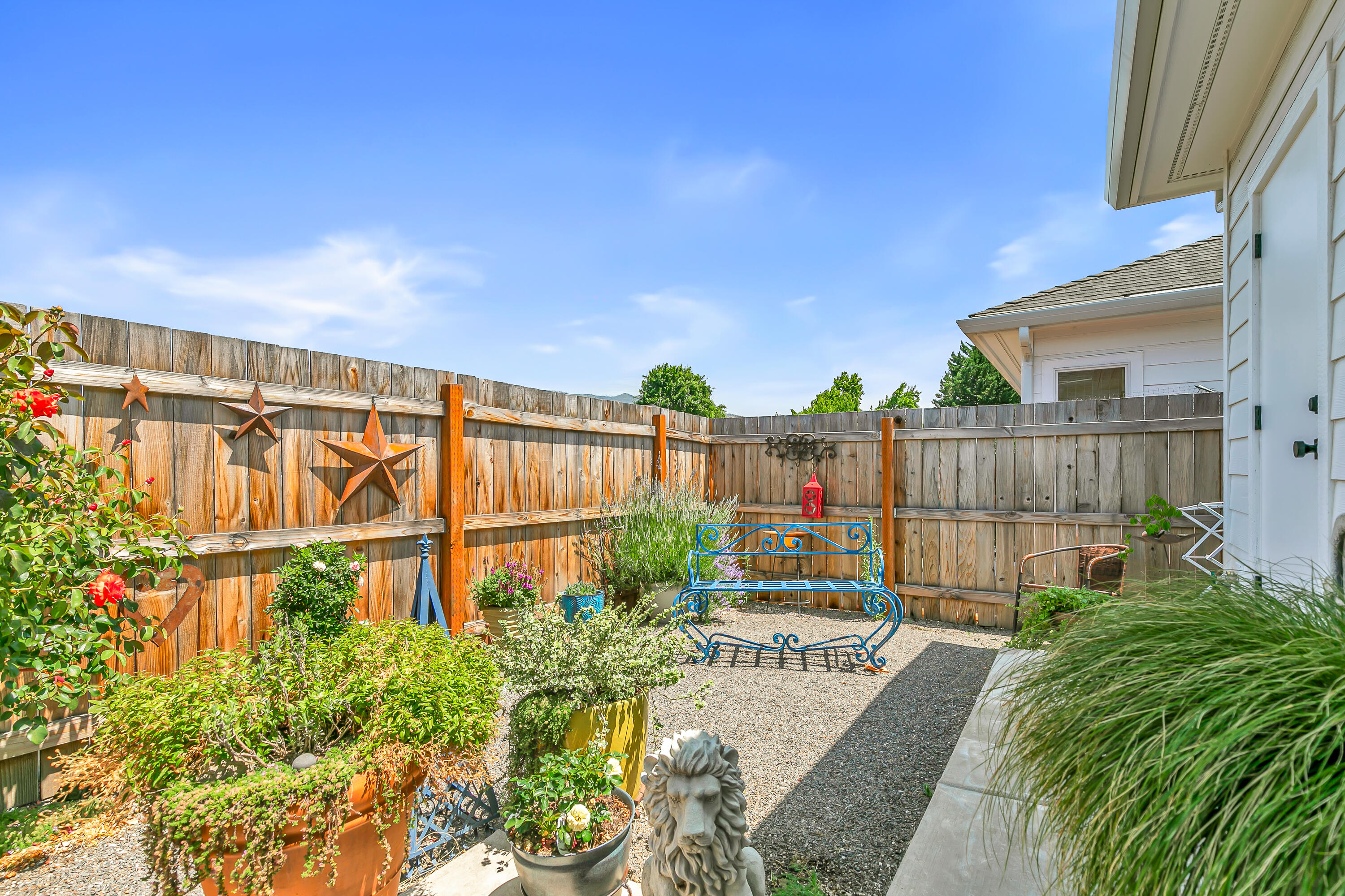 583 Coffee Lane Ashland, OR 97520 - Photo 17 of 19 9R9A7133