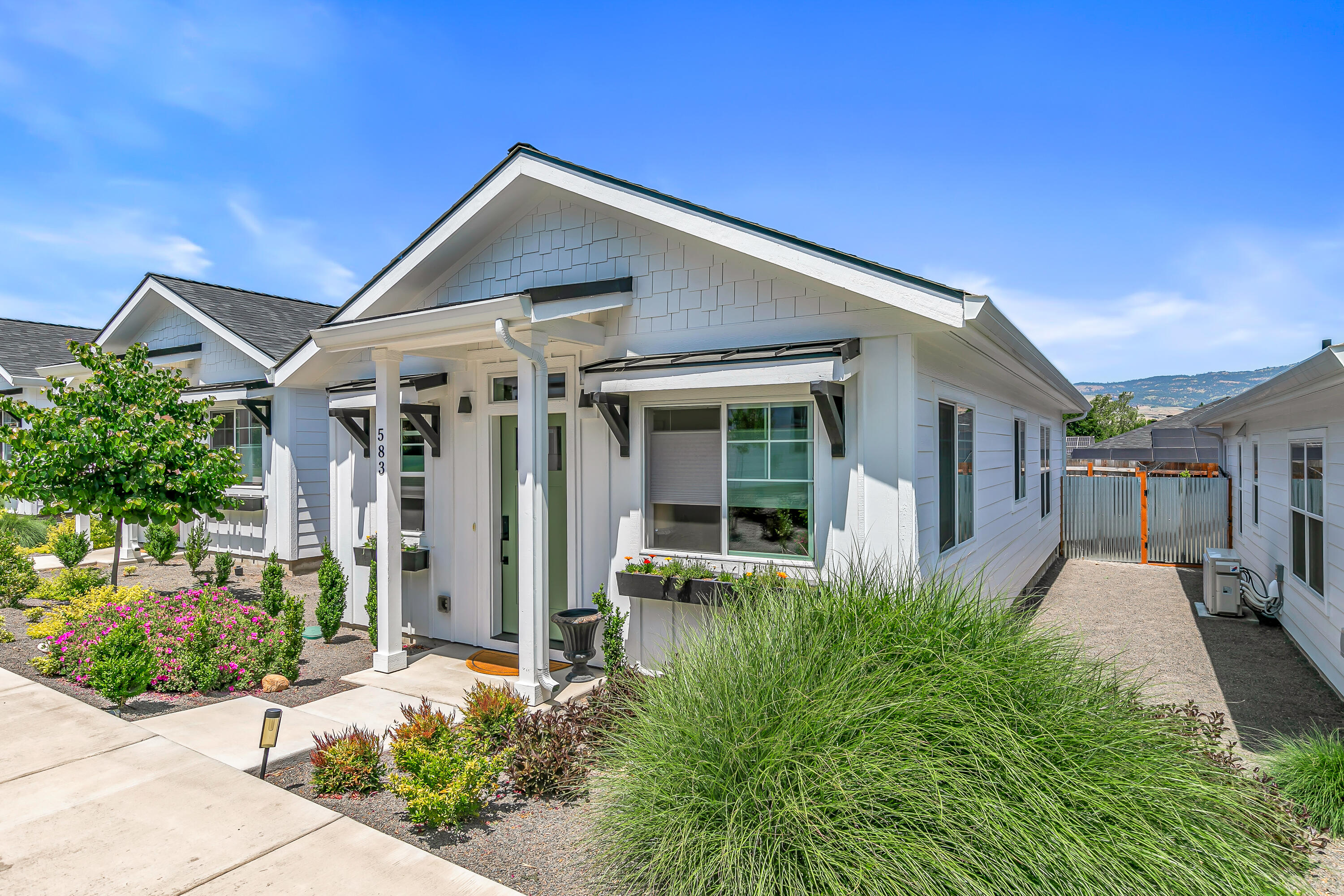 583 Coffee Lane Ashland, OR 97520 - Photo 2 of 19 9R9A7154