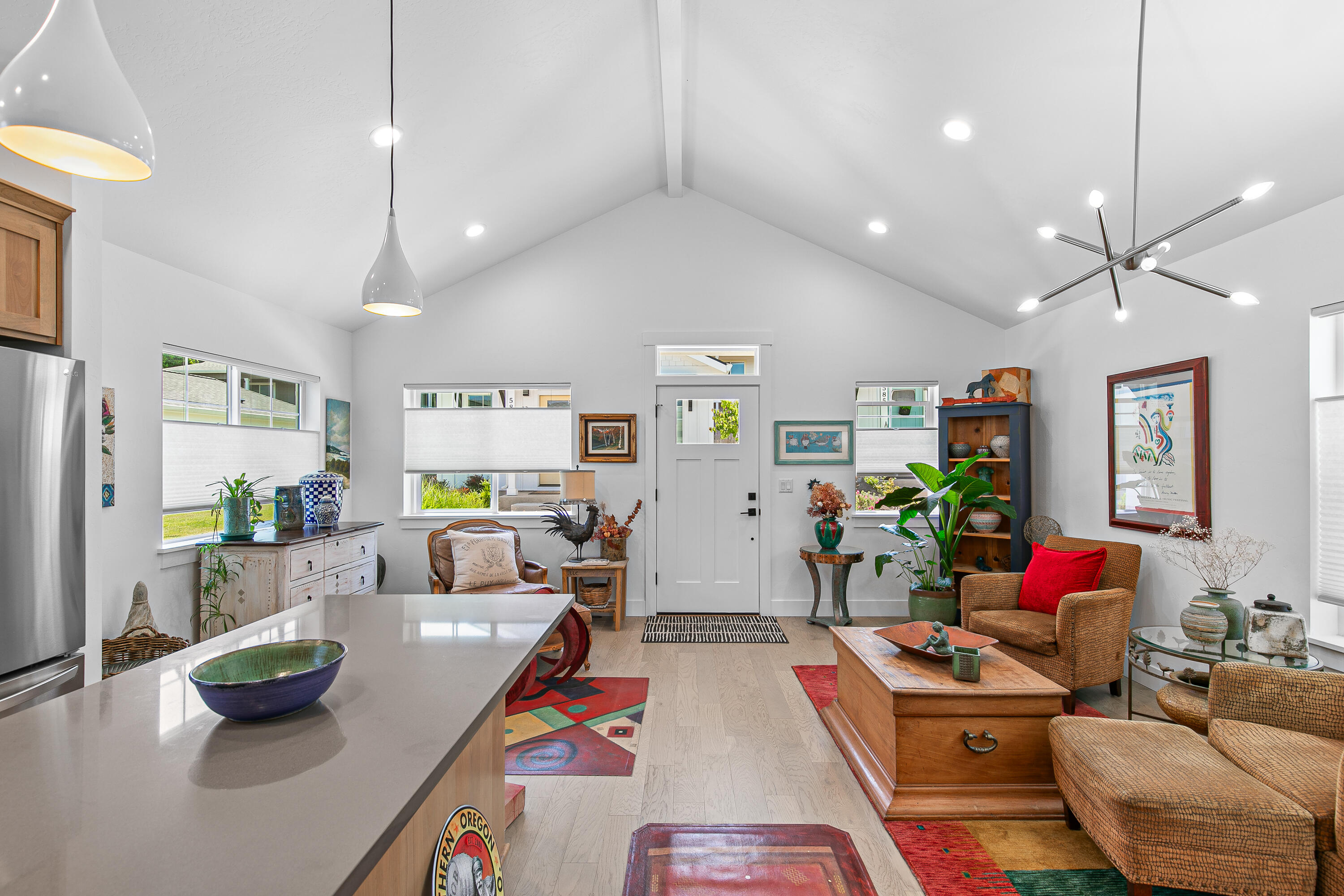 583 Coffee Lane Ashland, OR 97520 - Photo 3 of 19 9R9A7069