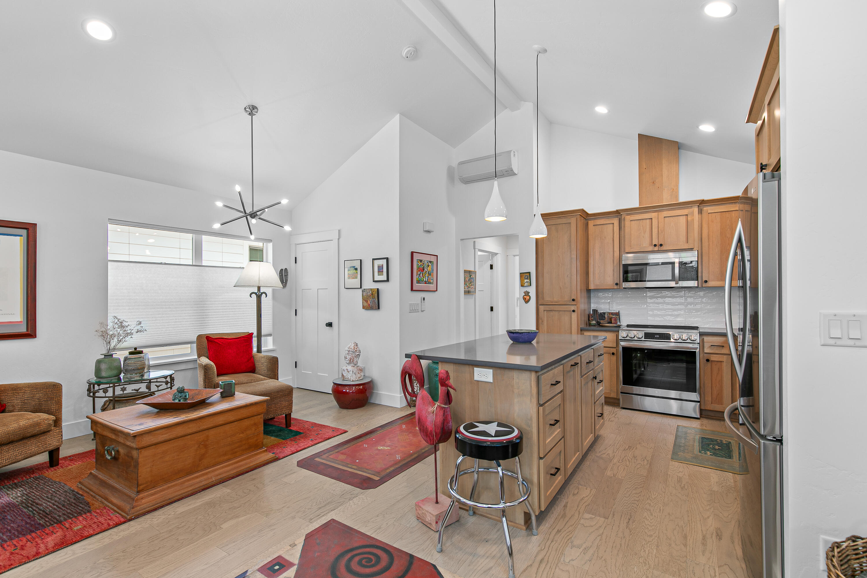 583 Coffee Lane Ashland, OR 97520 - Photo 5 of 19 9R9A7078