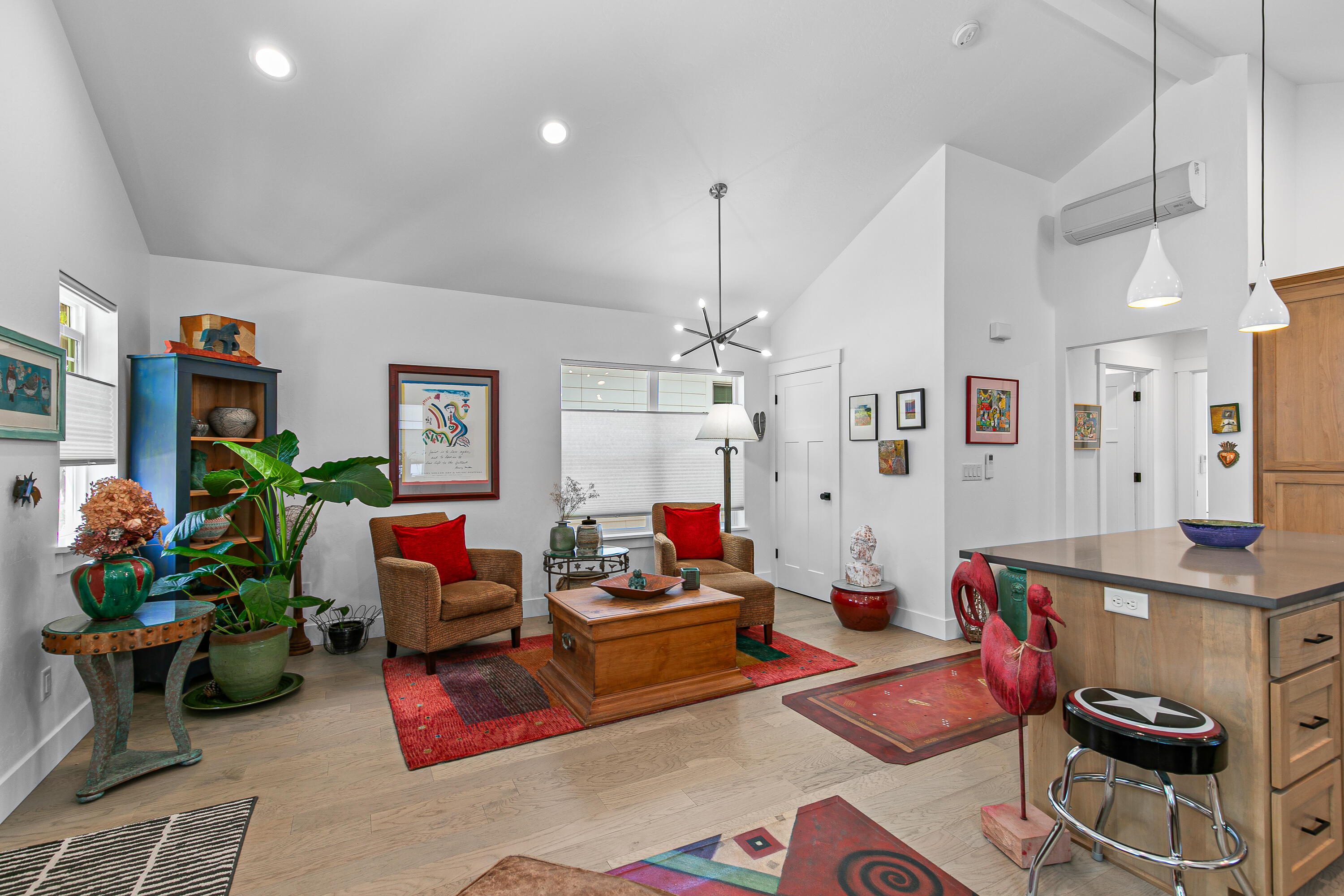583 Coffee Lane Ashland, OR 97520 - Photo 6 of 19 9R9A7081
