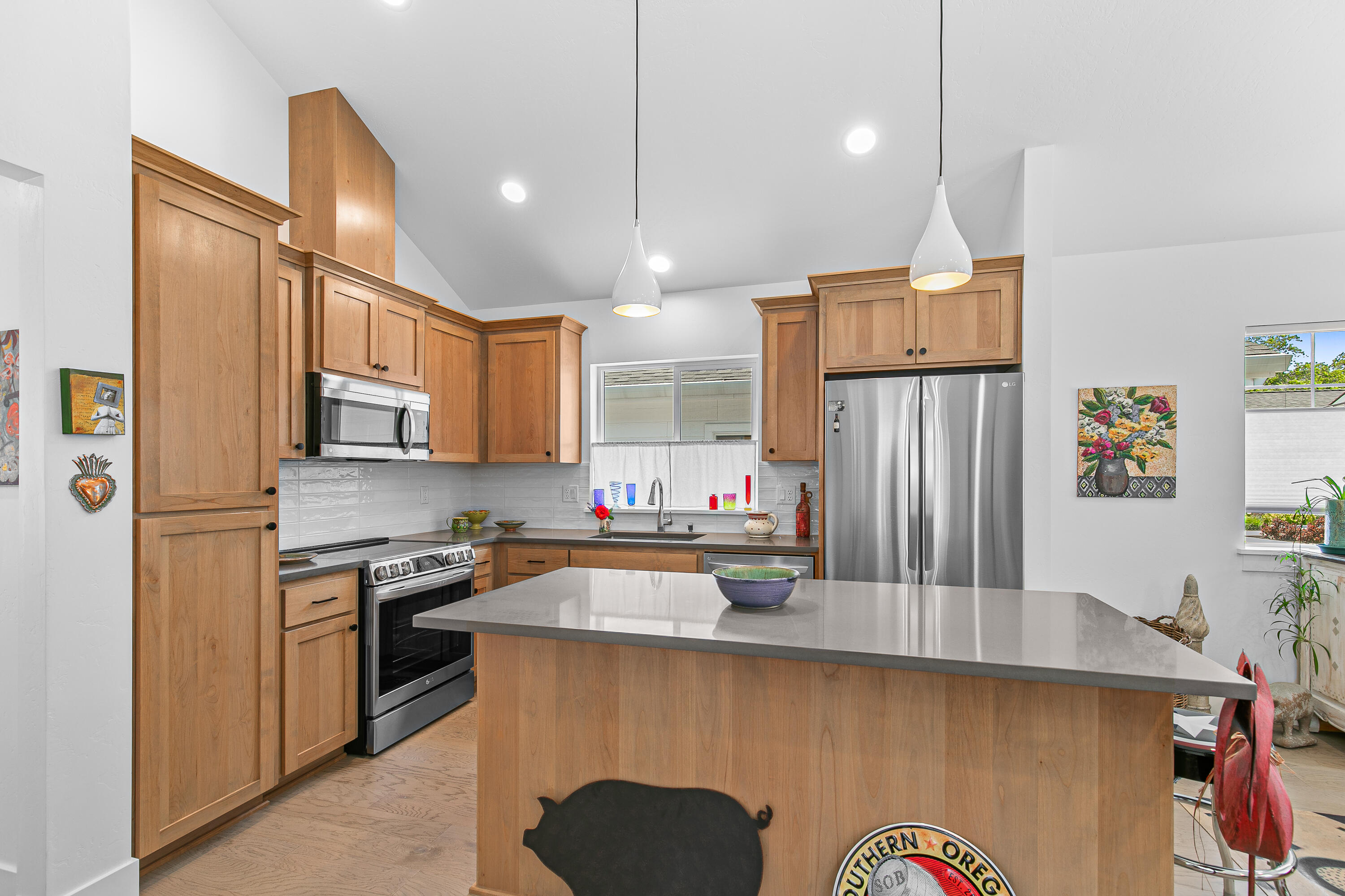583 Coffee Lane Ashland, OR 97520 - Photo 7 of 19 9R9A7060
