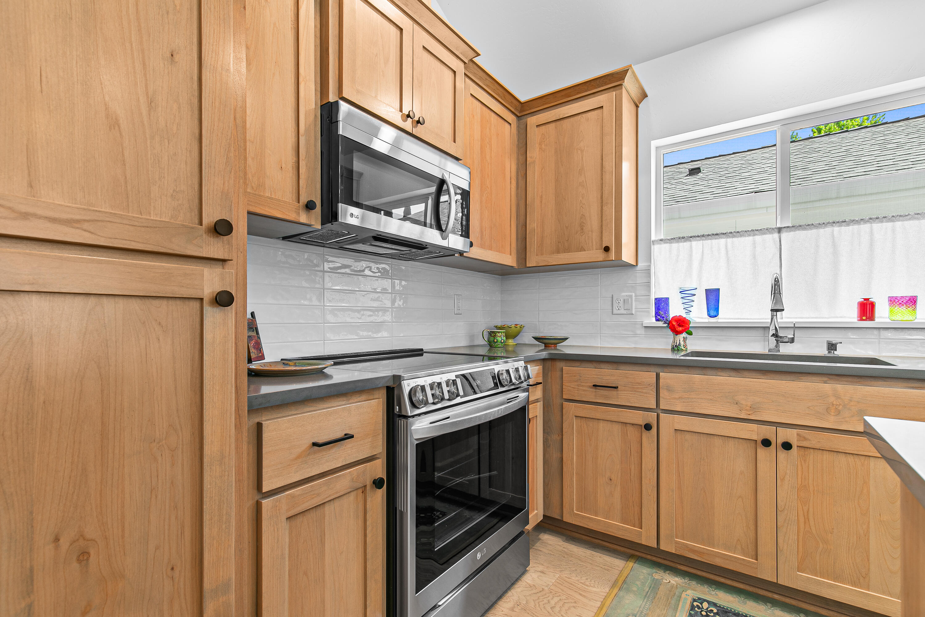 583 Coffee Lane Ashland, OR 97520 - Photo 9 of 19 9R9A7063