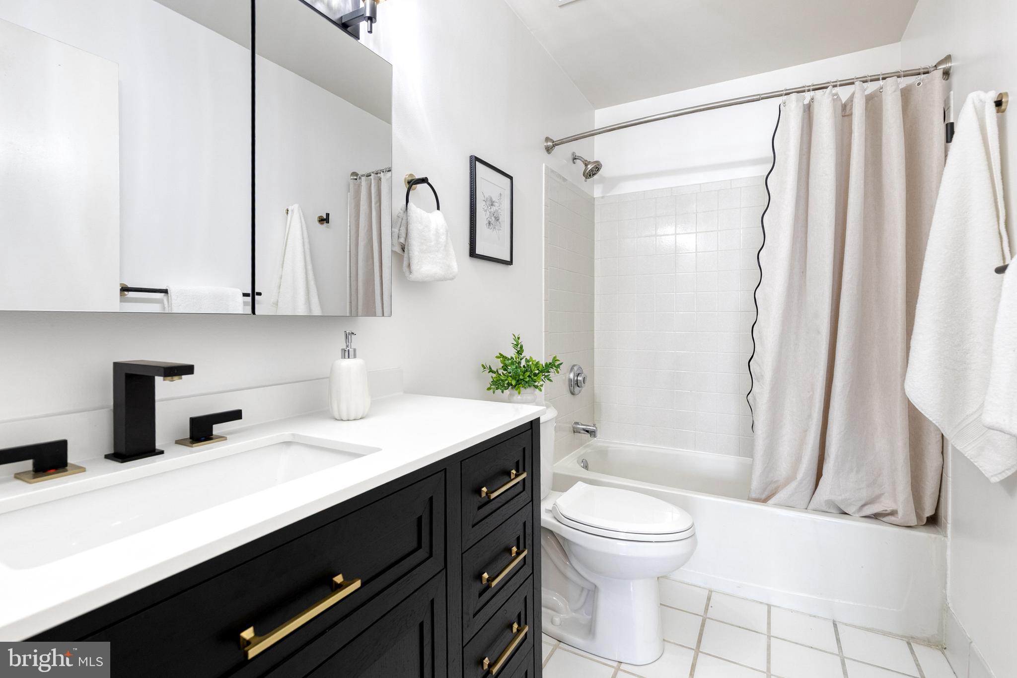 2702 Lighthouse Point East, Unit 719 Baltimore, MD 21224 - Photo 24 of 34