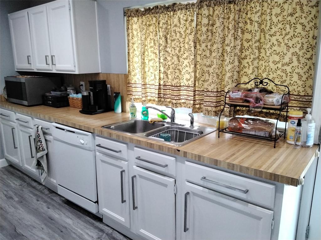 5036 Arbor Glen Road The Colony, TX 75056 - Photo 11 of 38 Kitchen