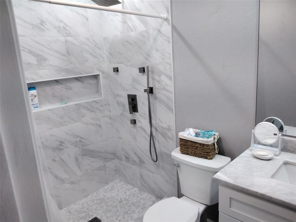 5036 Arbor Glen Road The Colony, TX 75056 - Photo 18 of 38 Master Bath