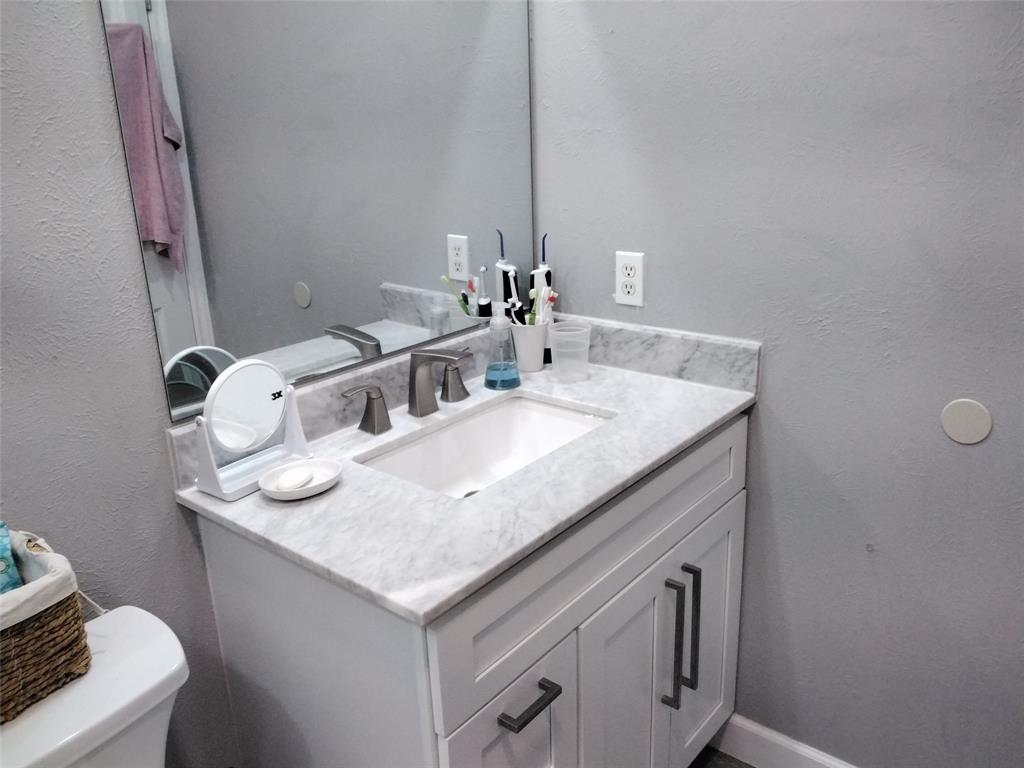 5036 Arbor Glen Road The Colony, TX 75056 - Photo 19 of 38 Master Bath