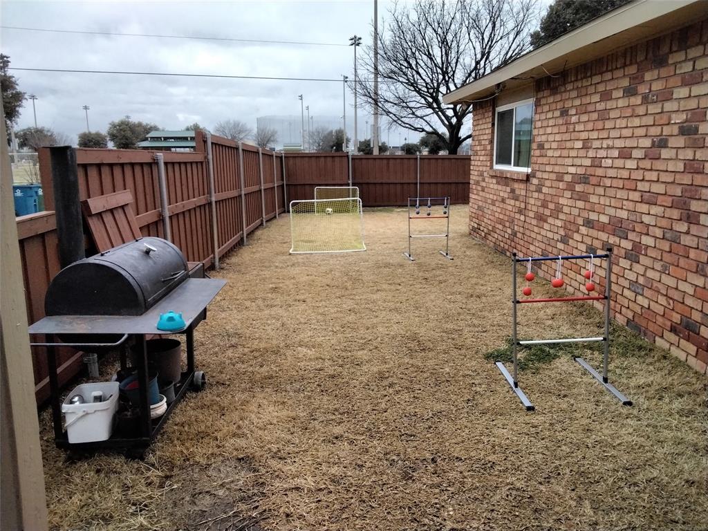 5036 Arbor Glen Road The Colony, TX 75056 - Photo 33 of 38 fenced yard
