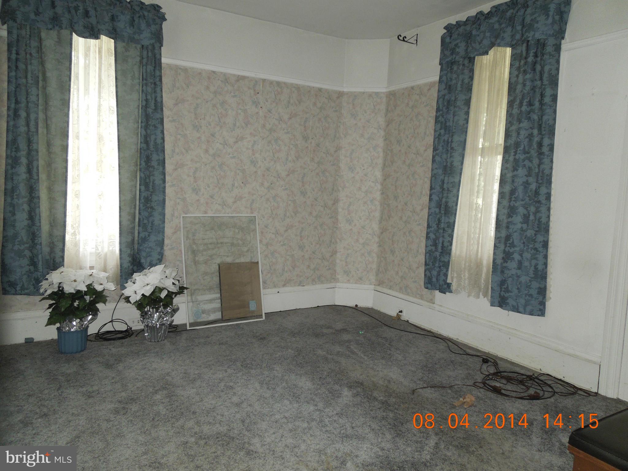 12712 Cobblestone Road Northwest Mount Savage, MD 21545 - Photo 5 of 16 Living Room