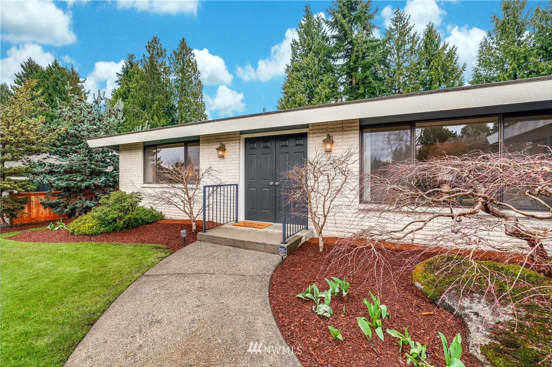 8935 Northeast 192nd Place Bothell, WA 98011 - Photo 3 of 32 Gallery Image 3