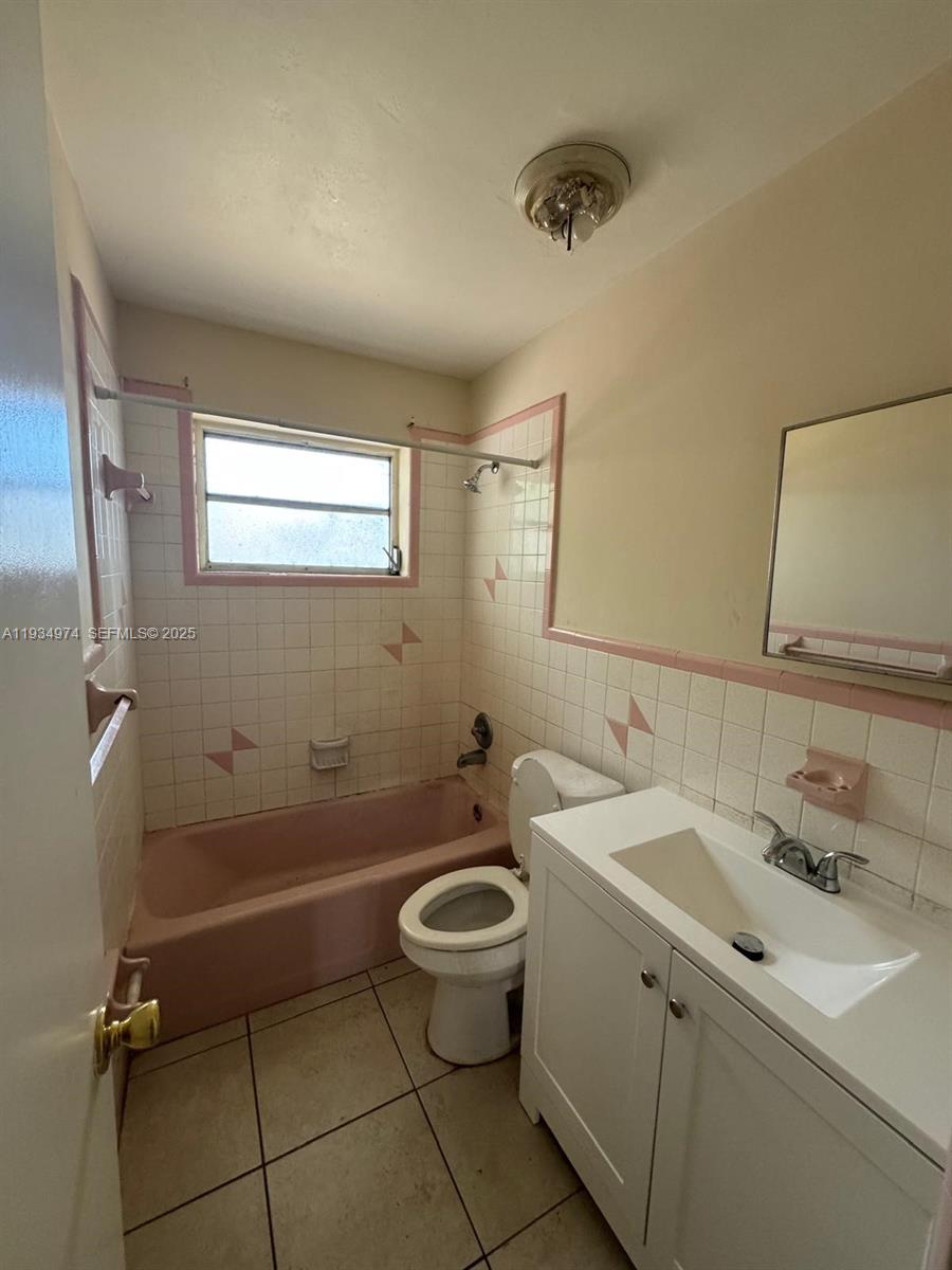 151 Northwest 164th Street Miami, FL 33169 - Photo 20 of 77