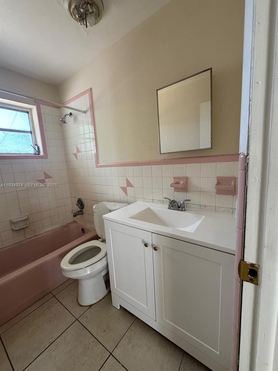 151 Northwest 164th Street Miami, FL 33169 - Photo 21 of 77