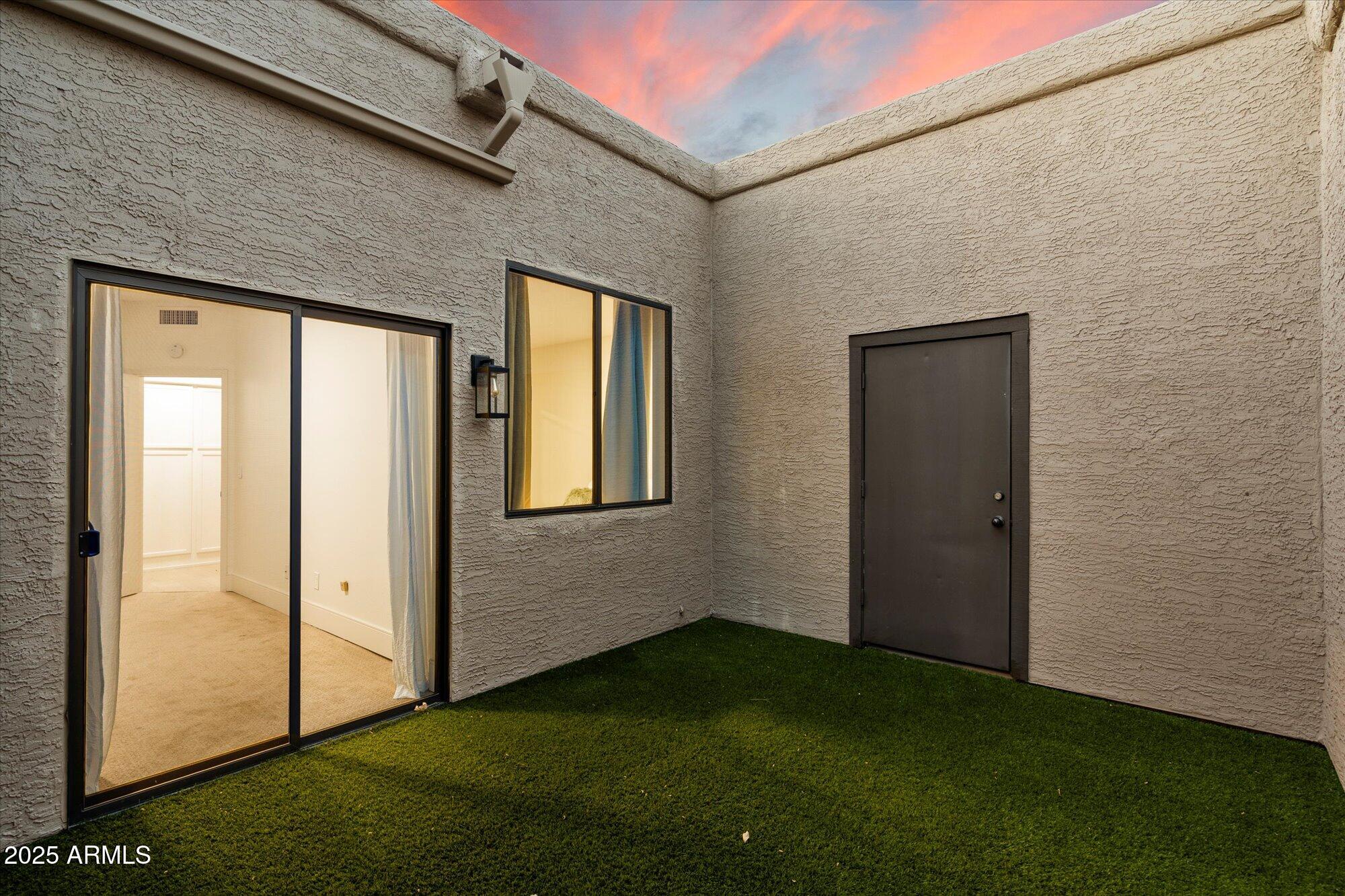 11846 North 40th Place Phoenix, AZ 85028 - Photo 21 of 37 a view of an front door