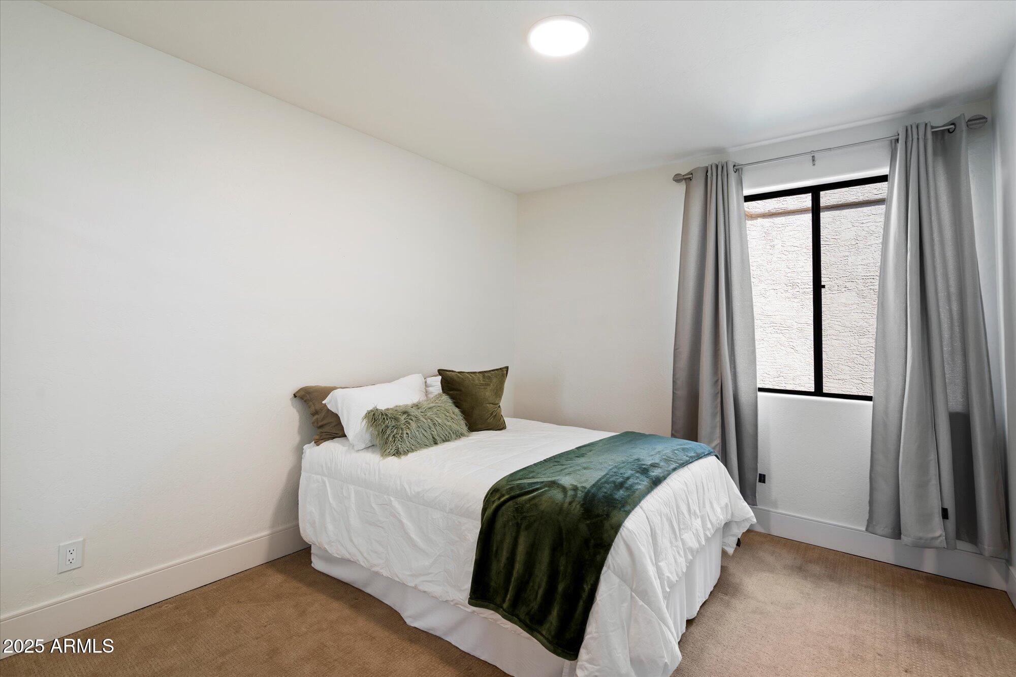 11846 North 40th Place Phoenix, AZ 85028 - Photo 24 of 37 a bedroom with a bed and a window