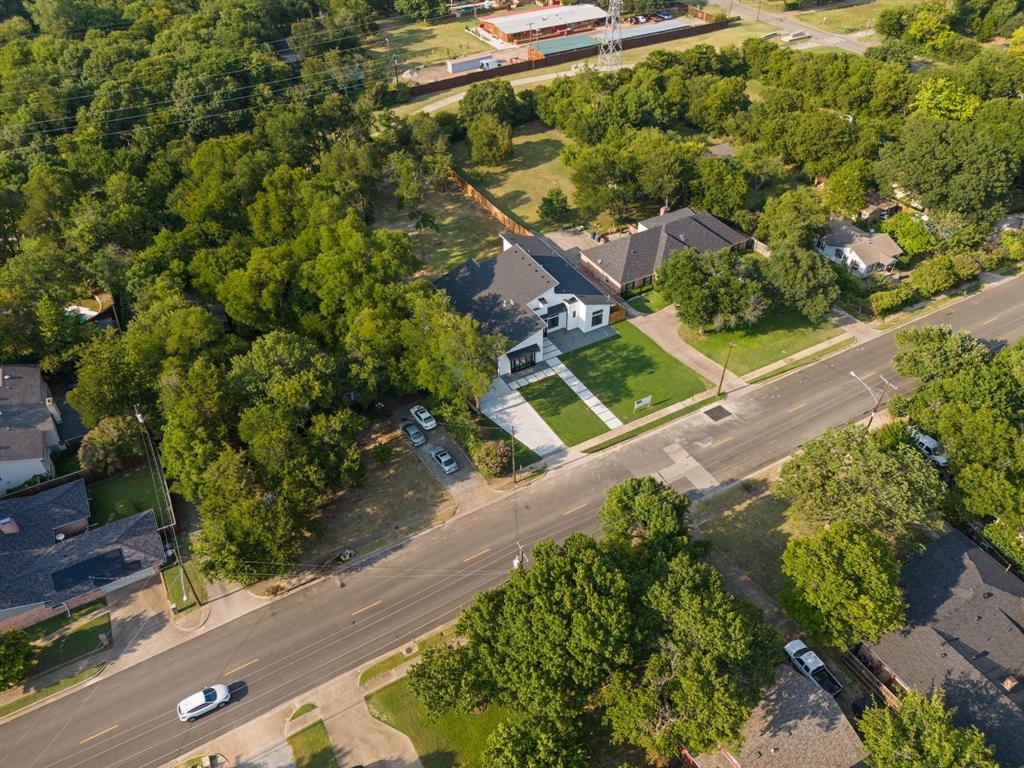 3115 Gibbs Williams Road Dallas, TX 75233 - Photo 21 of 29 a view of a yard with potted plants