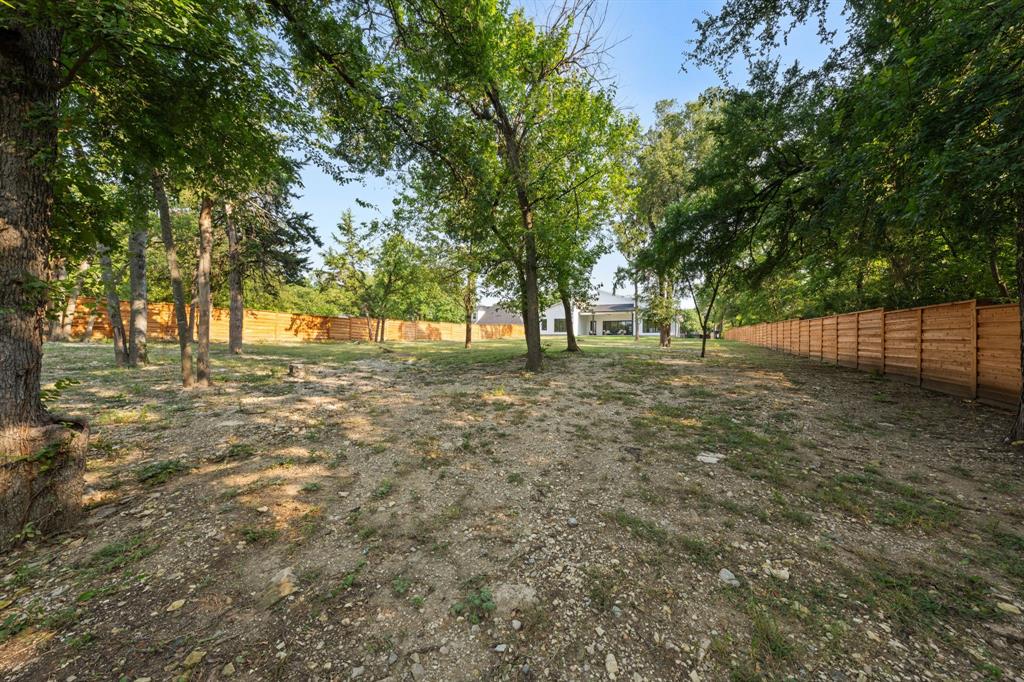 3115 Gibbs Williams Road Dallas, TX 75233 - Photo 23 of 29 a view of backyard with tree