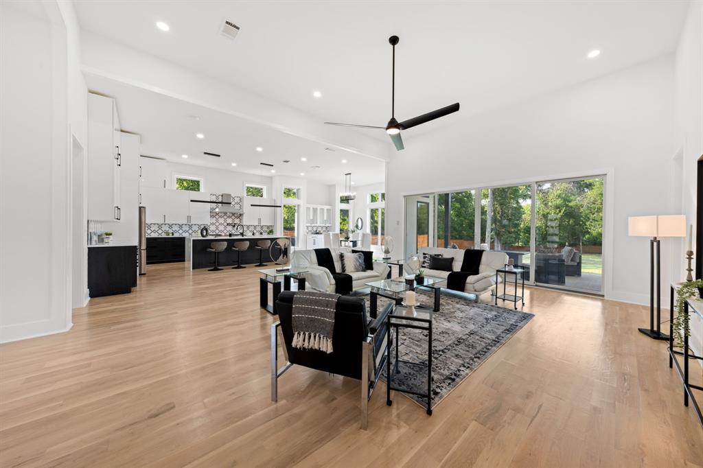 3115 Gibbs Williams Road Dallas, TX 75233 - Photo 3 of 29 a living room with furniture a table and chairs