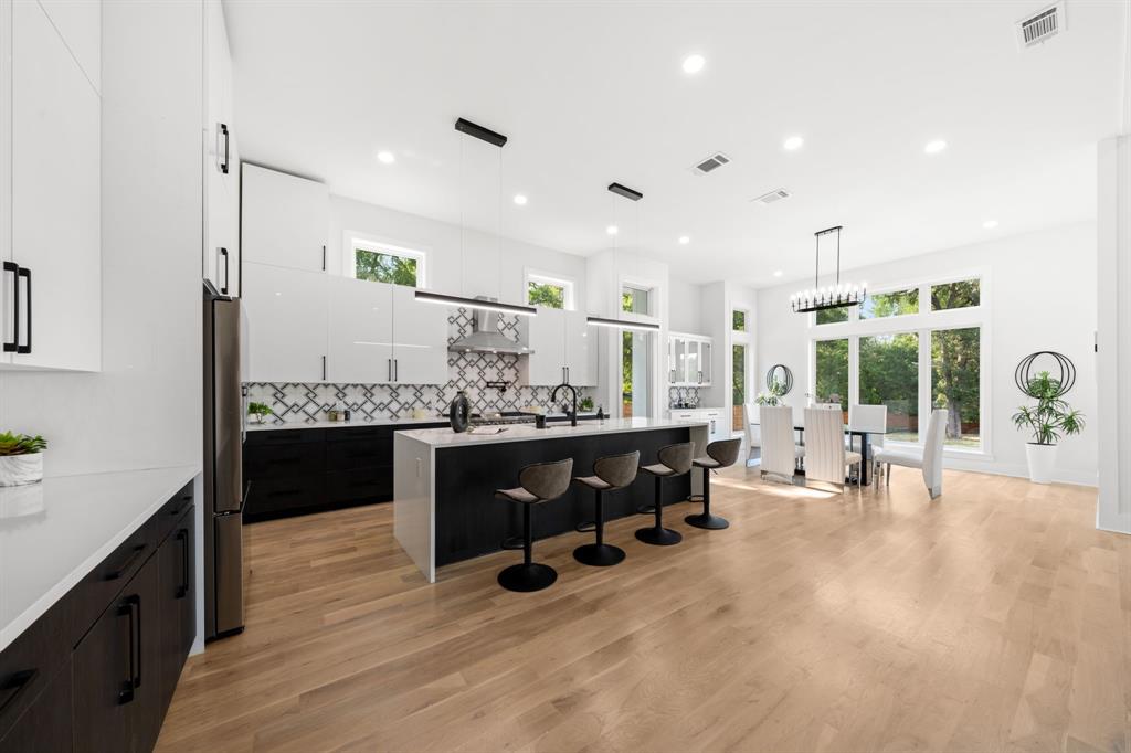 3115 Gibbs Williams Road Dallas, TX 75233 - Photo 8 of 29 a living room with furniture and view of kitchen