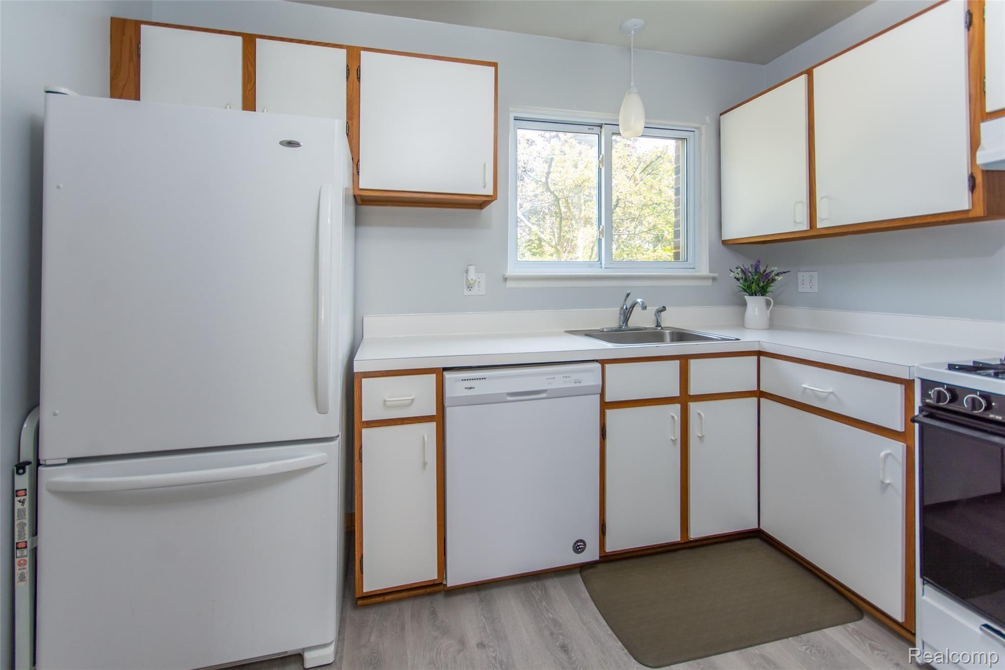 225 North Maple Road Saline, MI 48176 - Photo 4 of 22 DSC_4637.jpg